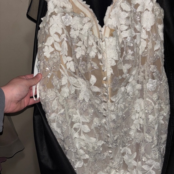 Allure Bridals- Wedding Dress - Picture 1 of 4